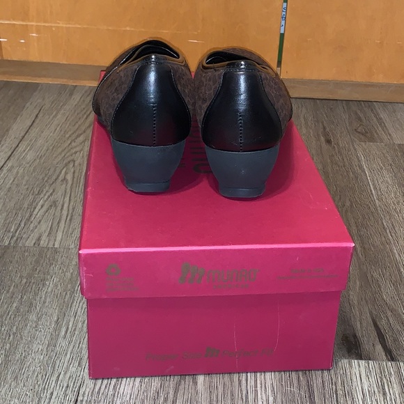 Munro DANA shoes Leopard Fabric 9.5 M. Mint condition. Worn once at most. In Box - Picture 5 of 10